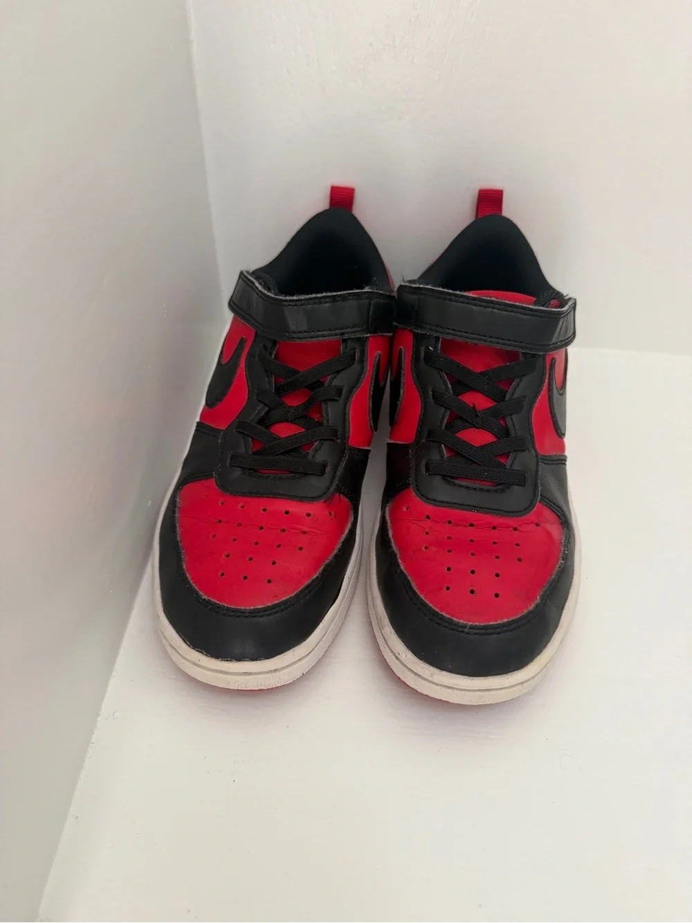 Nike Kids Court Borough Low-Top Sneakers with Strap 3.5y
